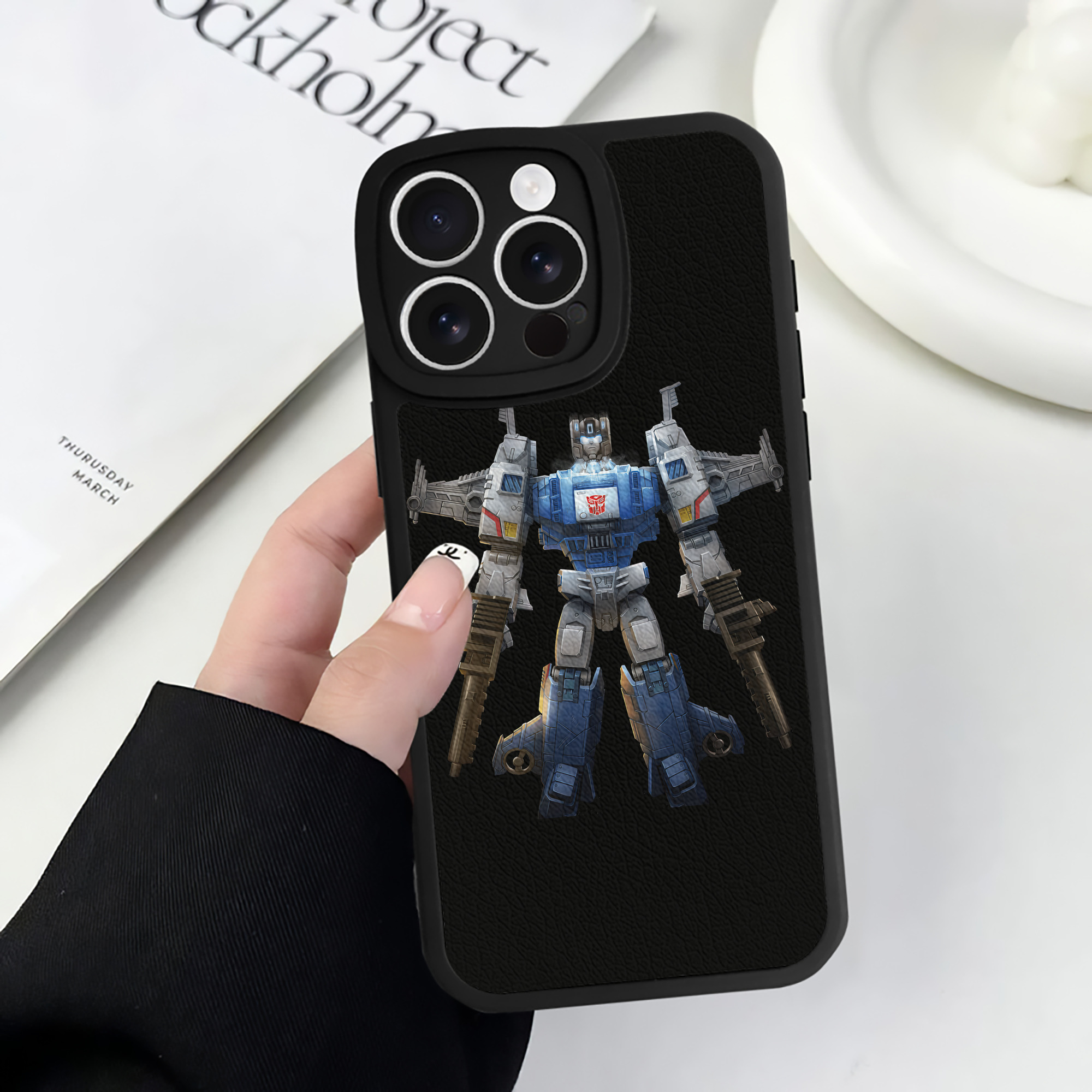 （画像用） Transformers トランスフォーマー 【iPhone 16シリーズ対応】シリコンスマホケース（レザー調） 材質：シリコン
